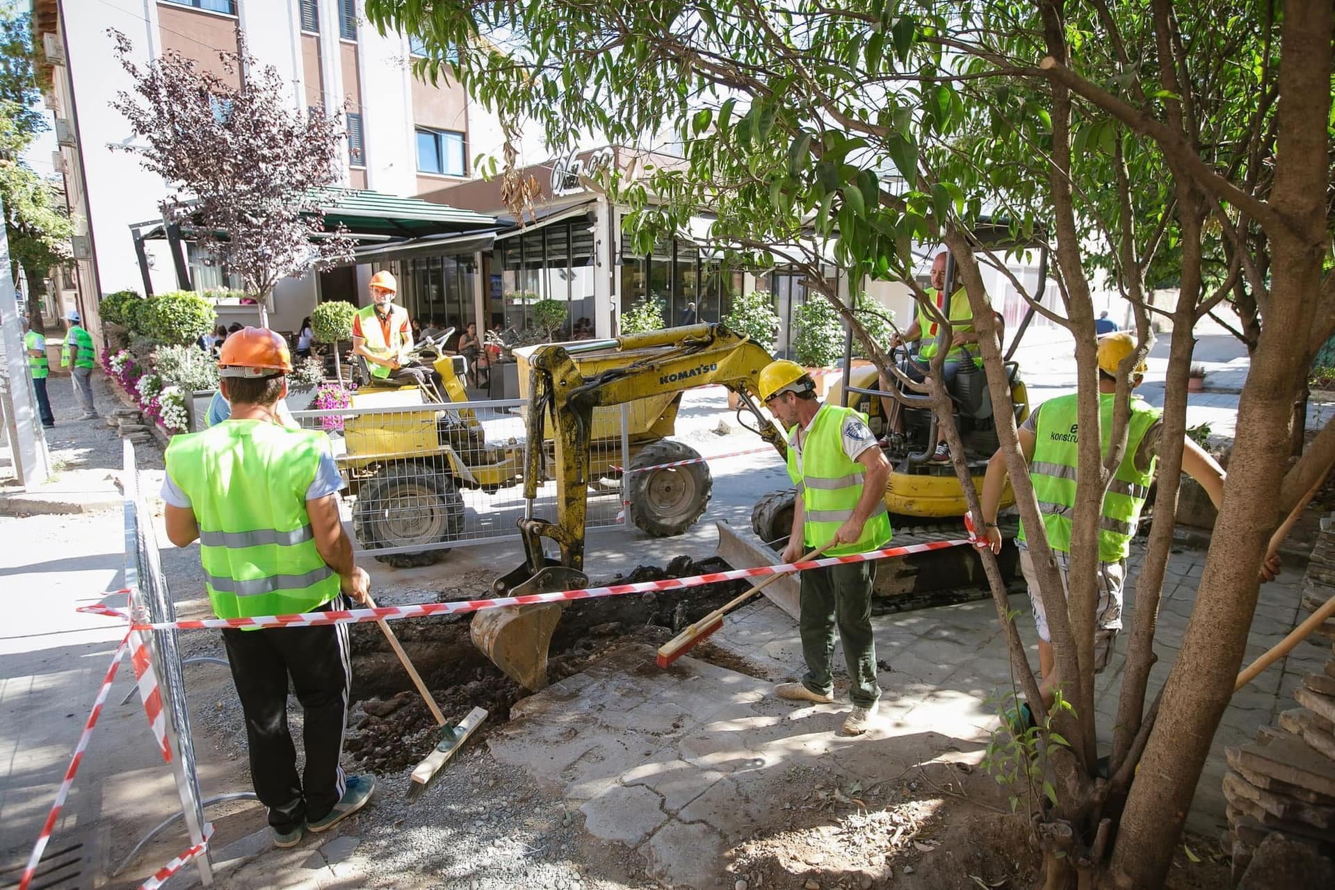 Punime për rikonstruksionin e ujësjellësit në rrugën “Naim Frashëri”