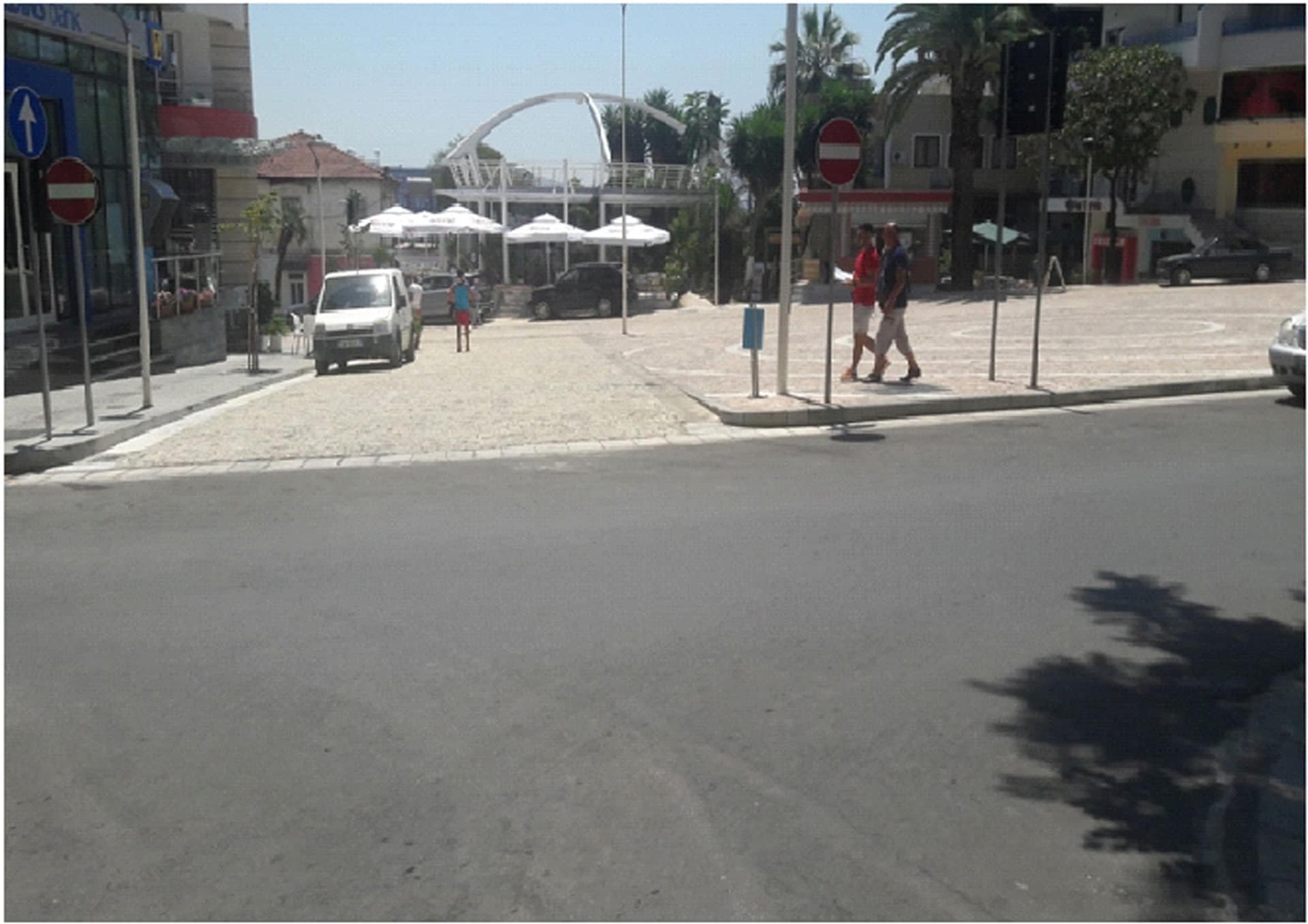 Rruga e Flamurit, Sarandë — fotografi 7 nga 11