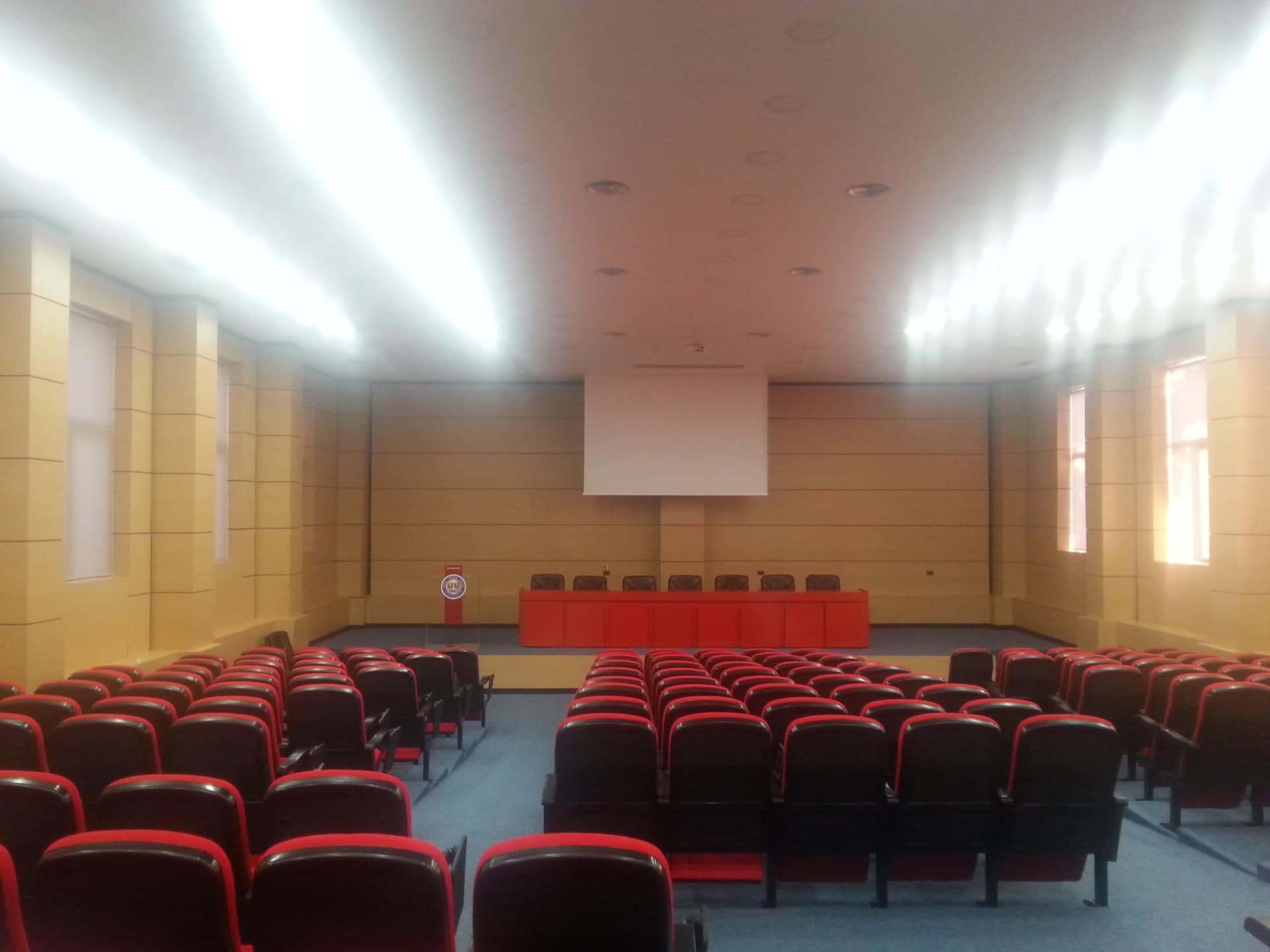 Salla e Konferencave A100 — fotografi 1 nga 4