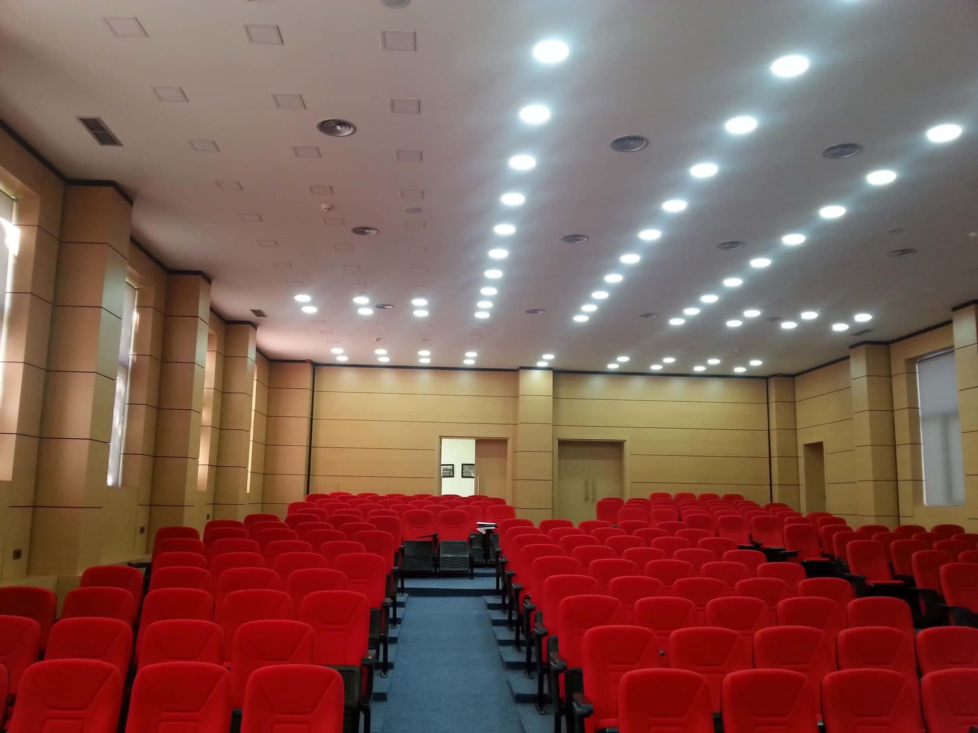 Salla e konferencave A100 pas rikonstruksionit